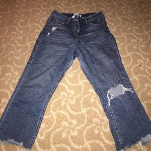 BDG UO Ripped Knee Cropped Jeans